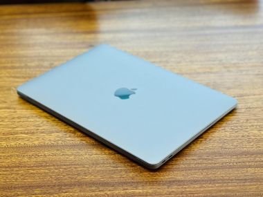 MacBook Air 2019 13 inch Core i5 8GB RAM 128GB SSD – Like New