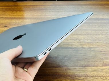 MacBook Air 2019 13 inch Core i5 8GB RAM 128GB SSD – Like New