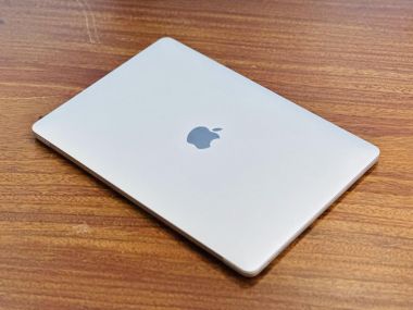 Macbook Pro 2017 i5 8G 256G zin mới 99%