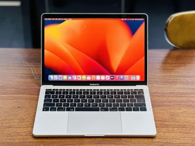 Macbook Pro 2017 i5 8G 256G zin mới 99%