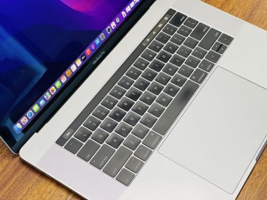 MacBook Pro 2017 15 inch Core i7 16GB RAM 256GB SSD AMD Pro 555 2G– Like New
