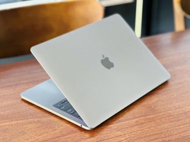 Macbook Pro 2018 15 inch i7 16G 512G Pro 560X 4G