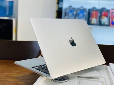 MacBook Pro 2020 13 inch touch bar i5 8GB RAM 256GB SSD – Like New