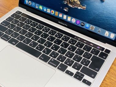 MacBook Pro 2020 13 inch touch bar i5 8GB RAM 256GB SSD – Like New