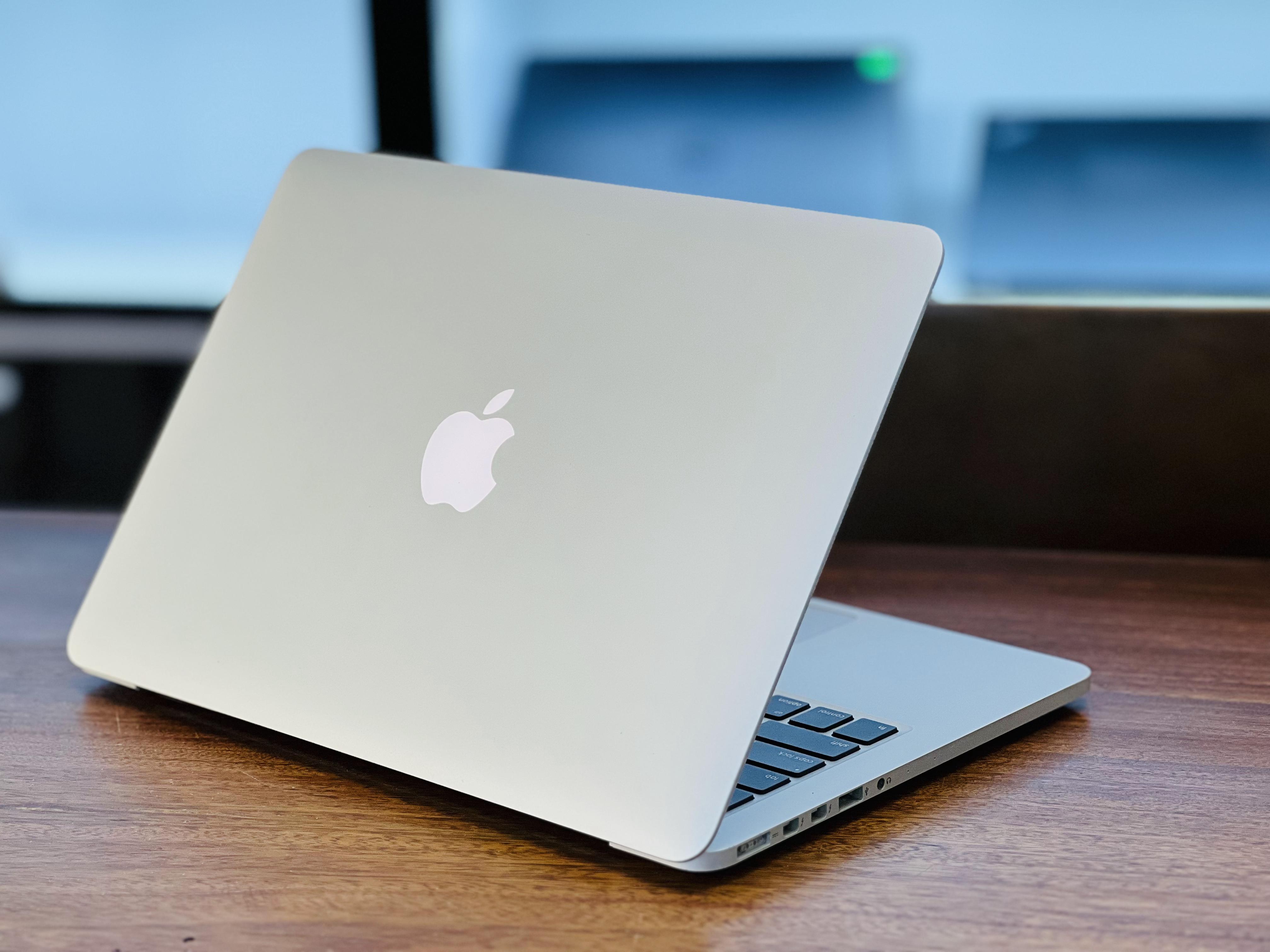 MacBook Pro 2015 i5/8GB/512G mới 98% 13 inch